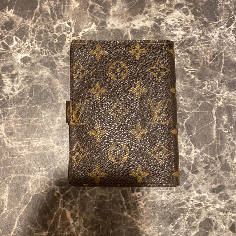Louis Vuitton Cover Planner - Picture 2 of 8